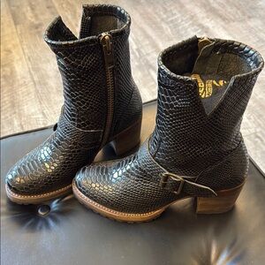 Freebird by Steven Carlito Snakeskin Black Size 8 Boots
